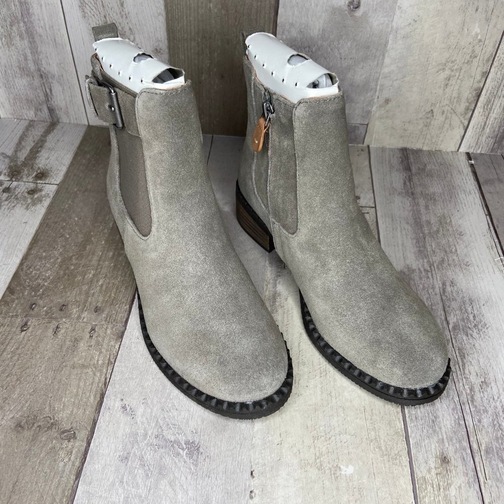 NWT Gentle Souls Best Buckle Chelsea Boots Size 5